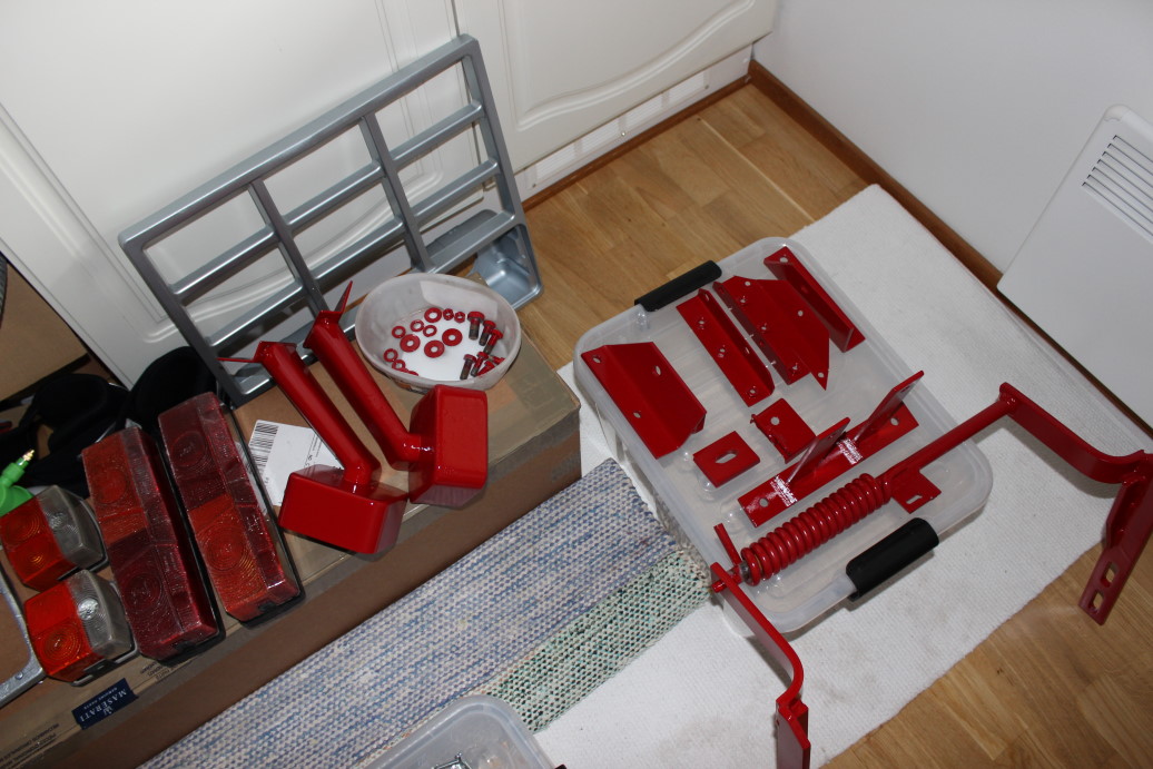 konepellin kiinnikkeet+ valot.JPG